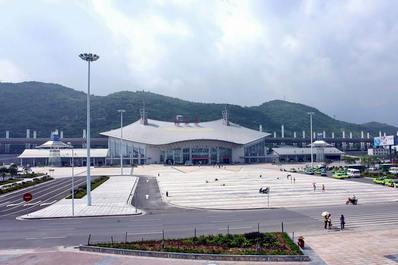 Train From Changsha to Zhangjiajie