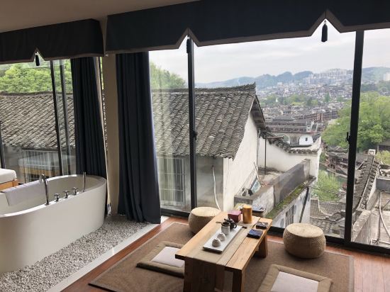 Fenghuang Mountain Flower Valley Guest House